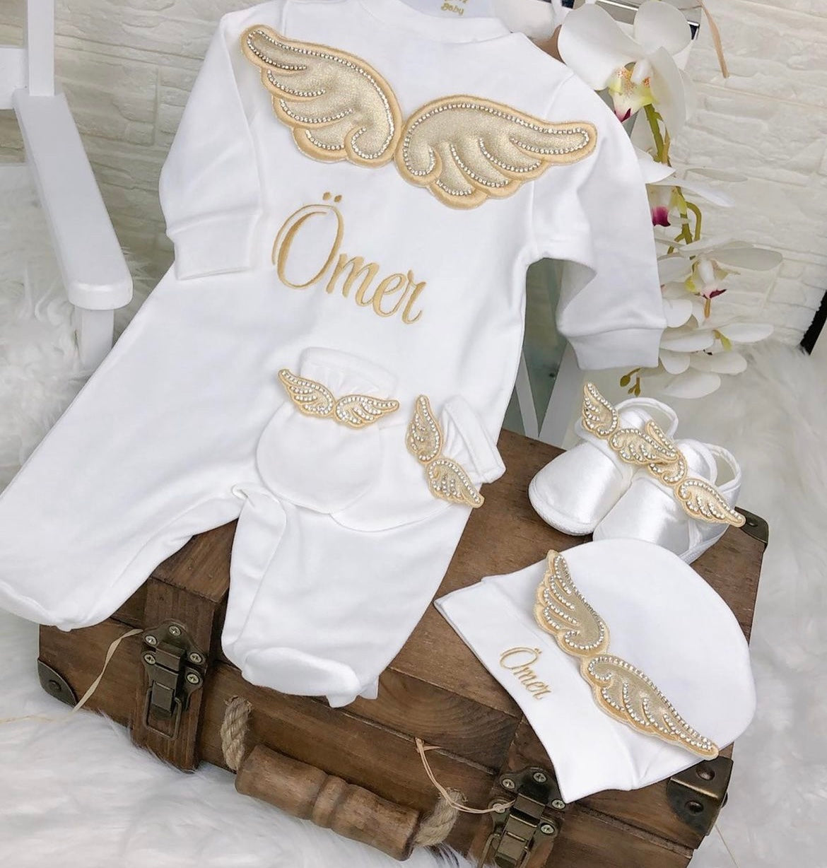 Engel Strampler Gold mit Name Schnullerkette Babyshooting